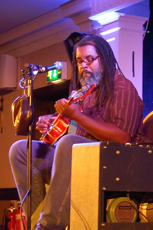 Bluesman Alvin Youngblood Hart at Perth Southern Fried.